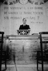 André Privat, en chaire du "Foyer de l'Âme" de la Fraternité de Nantes en 1941.